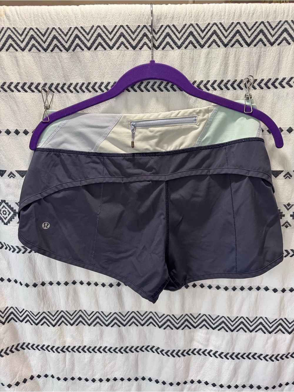 Lululemon Athletica hotty hot running  shorts women’s size 6 lulu lulus
